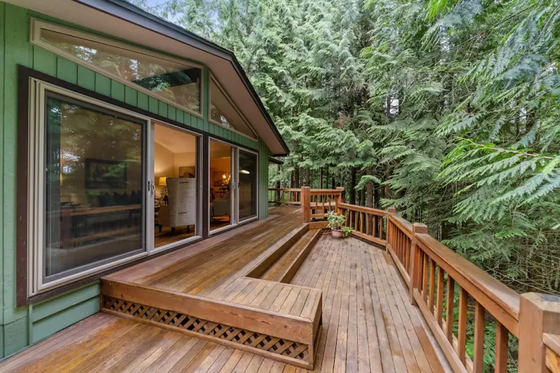 Turning Decks into Intelligent Outdoor Interfaces