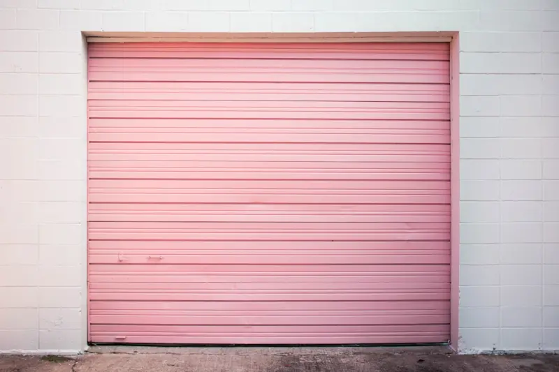 When the Door Becomes the Star: Reinventing Garage Door Design for Modern Living