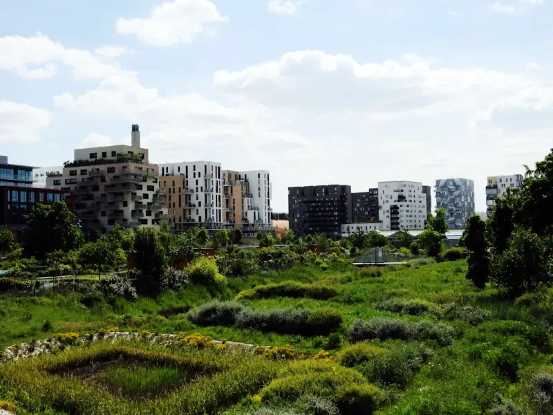 Reimagining Urban Living: Adaptive Biophilic Architecture Reimagining Urban Living: Adaptive Biophilic Architecture