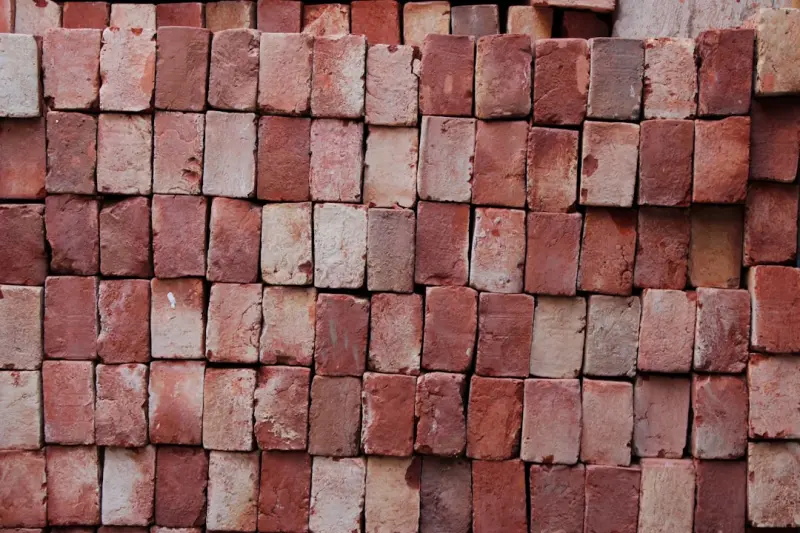 Carbon‑Smart Masonry: Low‑Emission Bricks for Sustainable Construction