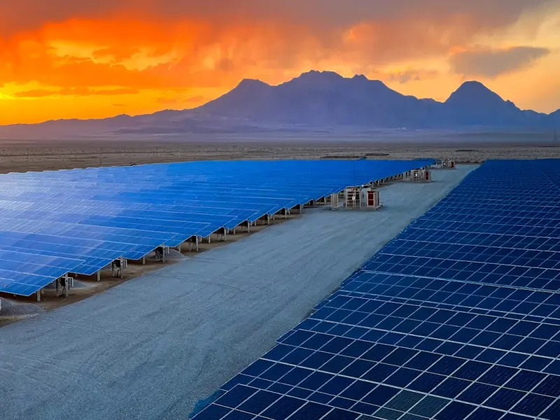 Solar‑Powered Edge Computing: Fueling the Next Generation Workplace