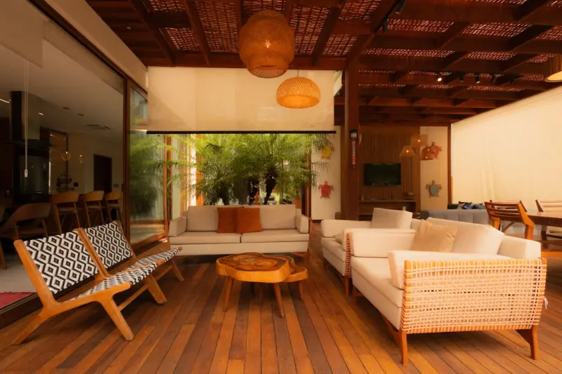 Creating a Year‑Round Outdoor Living Room: Seasonal Styling and Comfort