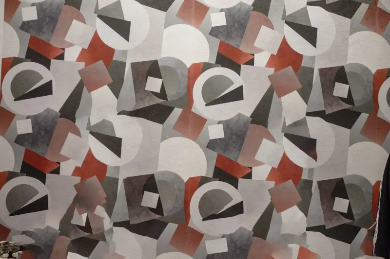 Flexible Wallpaper Solutions for Agile Workspaces