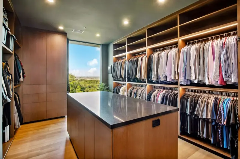 Adaptive Closets: Turning Static Storage into a Responsive Workspace Hub